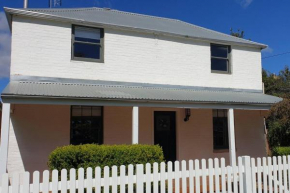 Samuels Cottage C1860 - In the heart of Mudgee